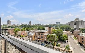 INITIAL / WAVE + Parking / Centre-Ville de Quebec