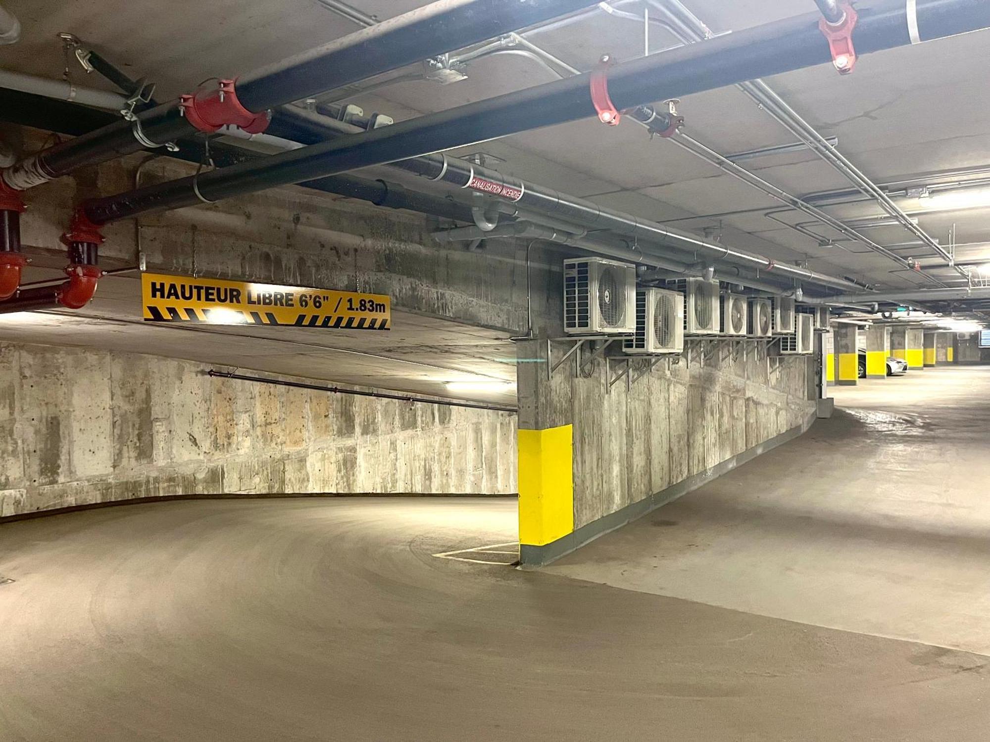 INITIAL / WAVE + Parking / Centre-Ville de Quebec Extérieur photo